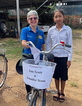 Jennifer Scott AM donating a bicycle to a student.