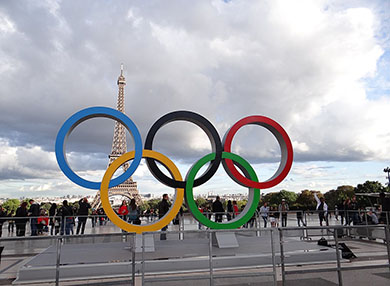 Olympic Rings in front of the Eifel Tower